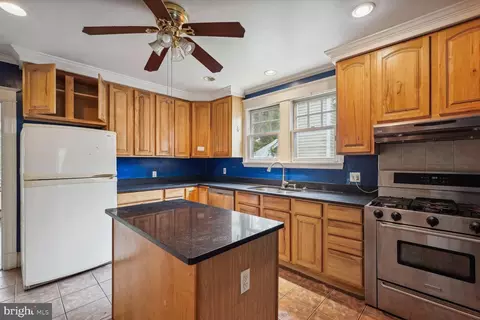 1913 Locust Grove Rd, Silver Spring, MD 20910 photo 10