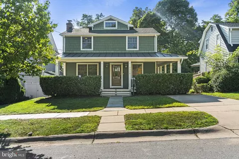 9918 Dickens Ave, Bethesda, MD 20814