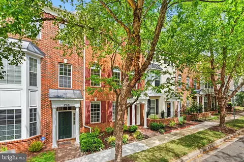702 Crooked Creek Dr, Rockville, MD 20850