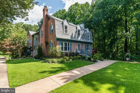 29 Castle Cliff Ct, Silver Spring, MD 20904 photo 2
