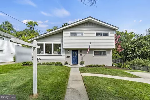 5903 Holland Rd, Rockville, MD 20851