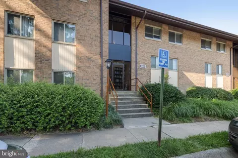 9800 Walker House Rd #9800-2, Montgomery Village, MD 20886