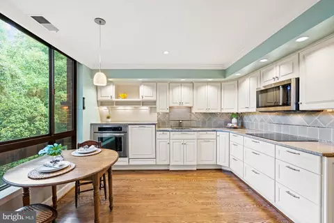 4960 Sentinel Dr #10-306, Bethesda, MD 20816