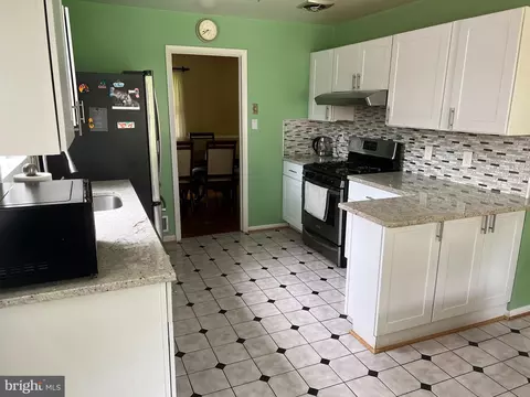 1425 Chilton Dr, Silver Spring, MD 20904 photo 3