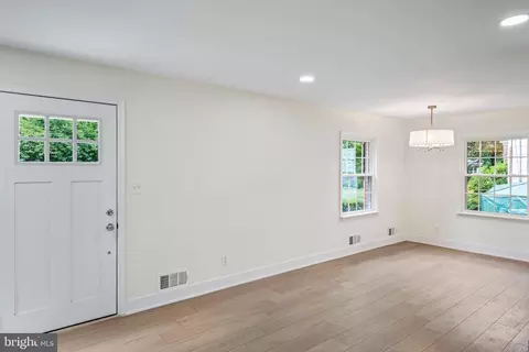 300 Williamsburg Dr, Silver Spring, MD 20901 photo 17