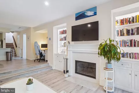 18218 Windsor Hill Dr #305, Olney, MD 20832
