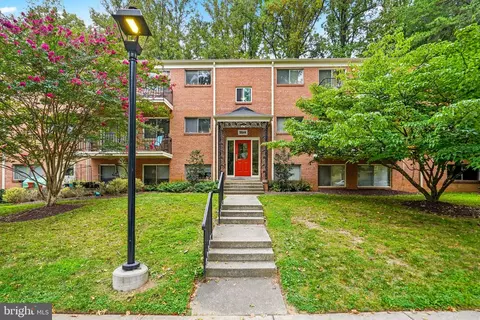 10644 Weymouth St #W-103, Bethesda, MD 20814
