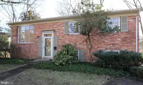 5628 Alta Vista Rd, Bethesda, MD 20817