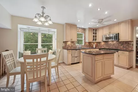 6 Symphony Woods Ct, Silver Spring, MD 20901 photo 9