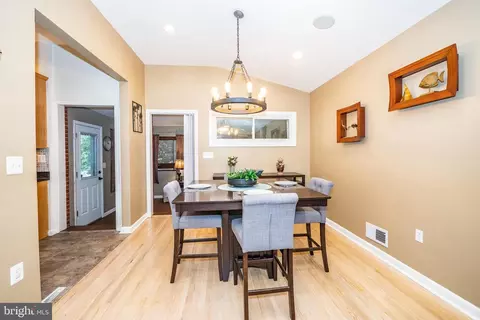10911 Martha Dr, Silver Spring, MD 20901 photo 9