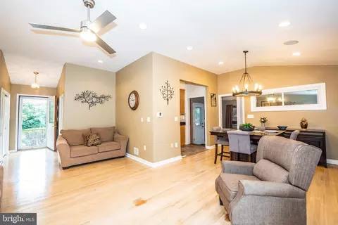 10911 Martha Dr, Silver Spring, MD 20901 photo 6