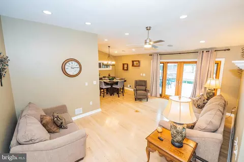 10911 Martha Dr, Silver Spring, MD 20901 photo 5