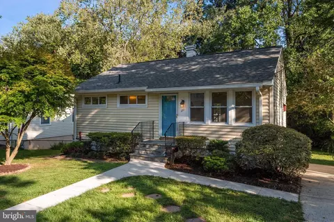 1211 Parrish Dr, Rockville, MD 20851