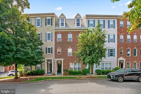 162 Chevy Chase St #A, Gaithersburg, MD 20878