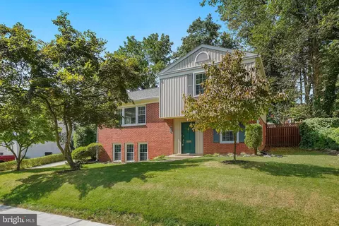 604 Crocus Dr, Rockville, MD 20850