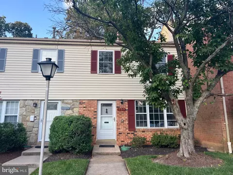 790 College Pkwy #8, Rockville, MD 20850