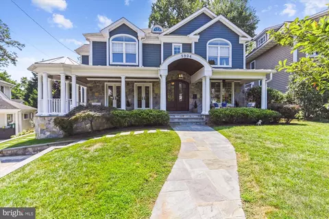 5904 Carlton Ln, Bethesda, MD 20816