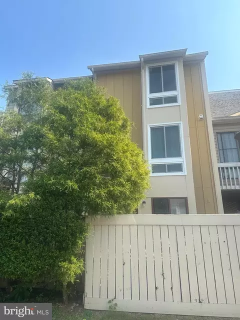 9920 Ridgeline Dr, Montgomery Village, MD 20886