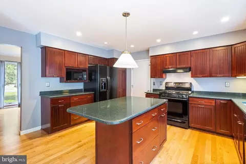 1641 Featherwood St, Silver Spring, MD 20904 photo 6