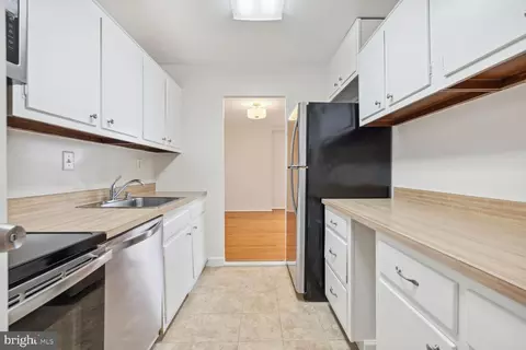 9701 Fields Rd #502, Gaithersburg, MD 20878 photo 10