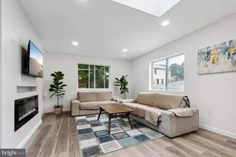 810 Hollywood Ave, Silver Spring, MD 20904 photo 2