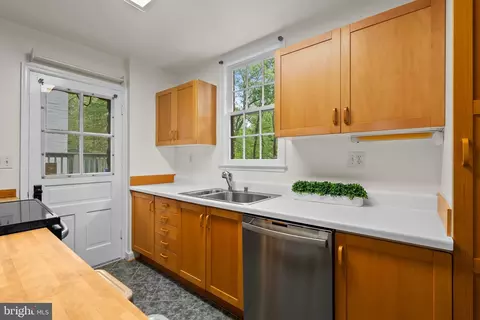 248 Whitmoor Ter, Silver Spring, MD 20901 photo 10