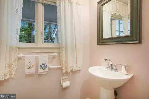2801 Barker St, Silver Spring, MD 20910 photo 24
