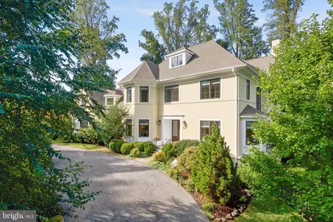 7021 Oak Forest Ln, Bethesda, MD 20817