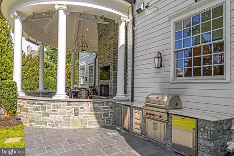 Exterior - 9819 Newhall Rd, Potomac, MD 20854 photo 12 of 17