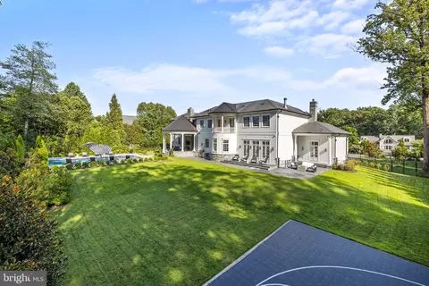 Exterior - 9819 Newhall Rd, Potomac, MD 20854 photo 9 of 17