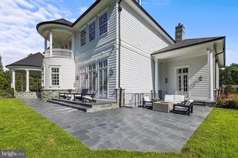 Exterior - 9819 Newhall Rd, Potomac, MD 20854 photo 7 of 17