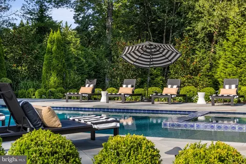 Exterior - 9819 Newhall Rd, Potomac, MD 20854 photo 11 of 17