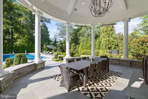 Exterior - 9819 Newhall Rd, Potomac, MD 20854 photo 4 of 17