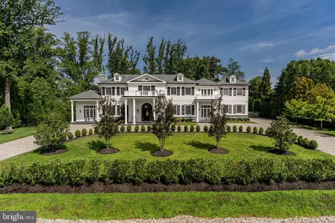 Exterior - 9819 Newhall Rd, Potomac, MD 20854 photo 16 of 17
