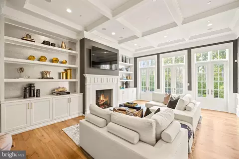 Living - 9819 Newhall Rd, Potomac, MD 20854 photo 3 of 6