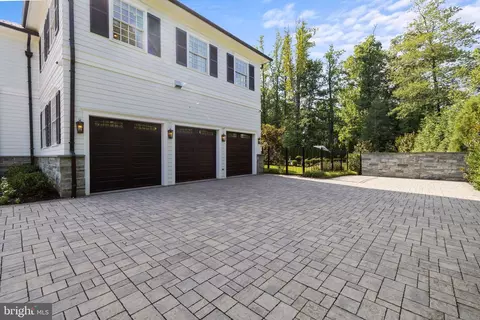 Exterior - 9819 Newhall Rd, Potomac, MD 20854 photo 14 of 17