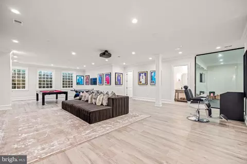 Living - 9819 Newhall Rd, Potomac, MD 20854 photo 5 of 6