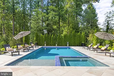 Exterior - 9819 Newhall Rd, Potomac, MD 20854 photo 13 of 17