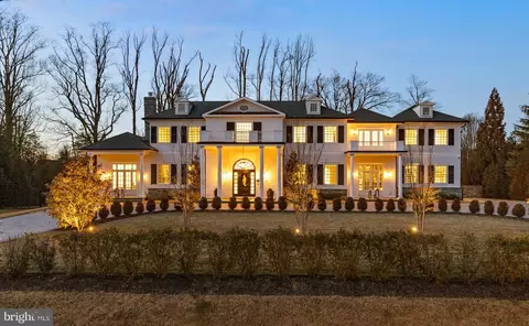 Exterior - 9819 Newhall Rd, Potomac, MD 20854 photo 15 of 17