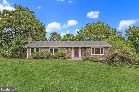 14721 Old Barn Ct, Silver Spring, MD 20905