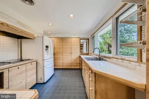 14721 Old Barn Ct, Silver Spring, MD 20905 photo 9