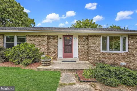 14721 Old Barn Ct, Silver Spring, MD 20905 photo 2