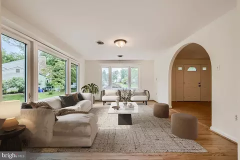 14721 Old Barn Ct, Silver Spring, MD 20905 photo 4