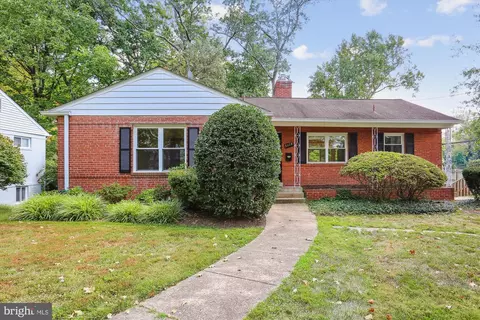 5608 Brite Dr, Bethesda, MD 20817