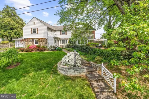 5001 Earlston Dr, Bethesda, MD 20816