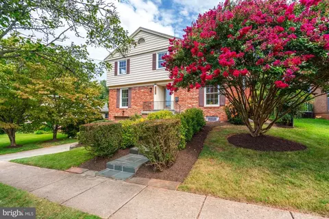5613 Alta Vista Rd, Bethesda, MD 20817