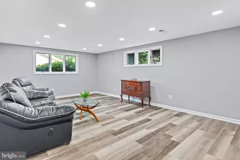 604 Kenbrook Dr, Silver Spring, MD 20902 photo 44