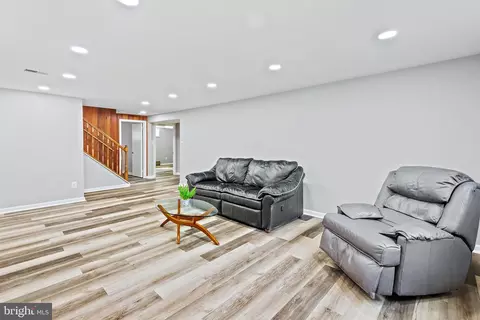 604 Kenbrook Dr, Silver Spring, MD 20902 photo 45