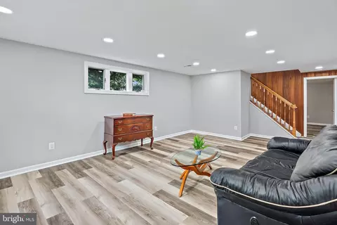 604 Kenbrook Dr, Silver Spring, MD 20902 photo 43