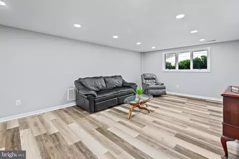 604 Kenbrook Dr, Silver Spring, MD 20902 photo 46